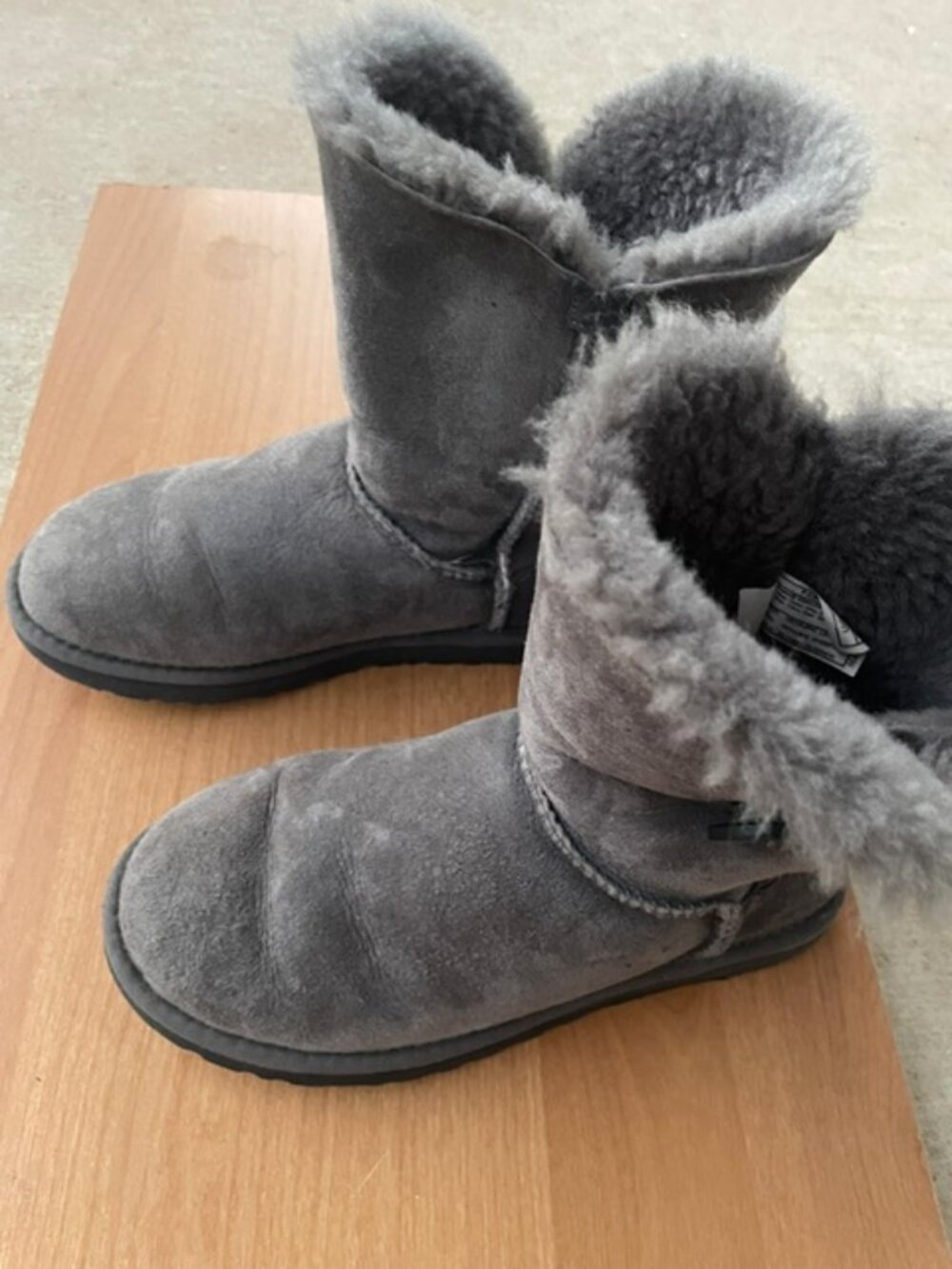 UGG Australia Women's Suede Bailey Button Bomber Boots, Gray, Size 6 - Picture 3 of 12